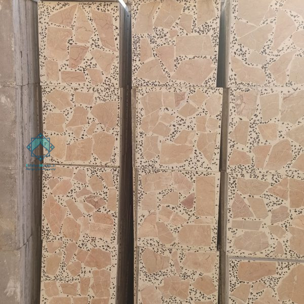 موزاییک لاشه انارک با سنگ ریز از نمای دور و چندتایی