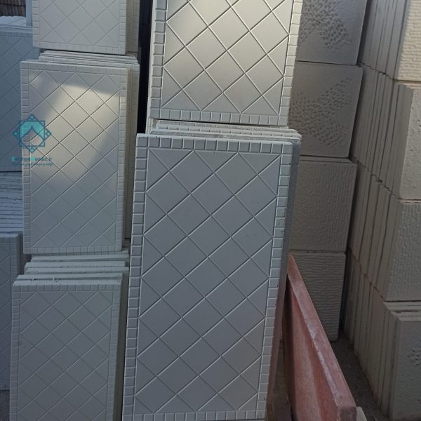 موزاییک پلیمری شطرنجی روی دسته بندی در کنار دیگر مجصولات