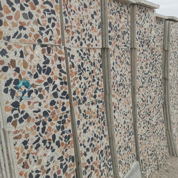 تصویر چندتایی از موزاییک زیتونی سنگ قهوه‌ای و قرمز ومشکی که روی دسته موزاییک هستند