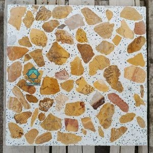 تصویر نزدیک از نمونه خرید موزاییک لیمویی نمره 8 سنگ درشت و محکم